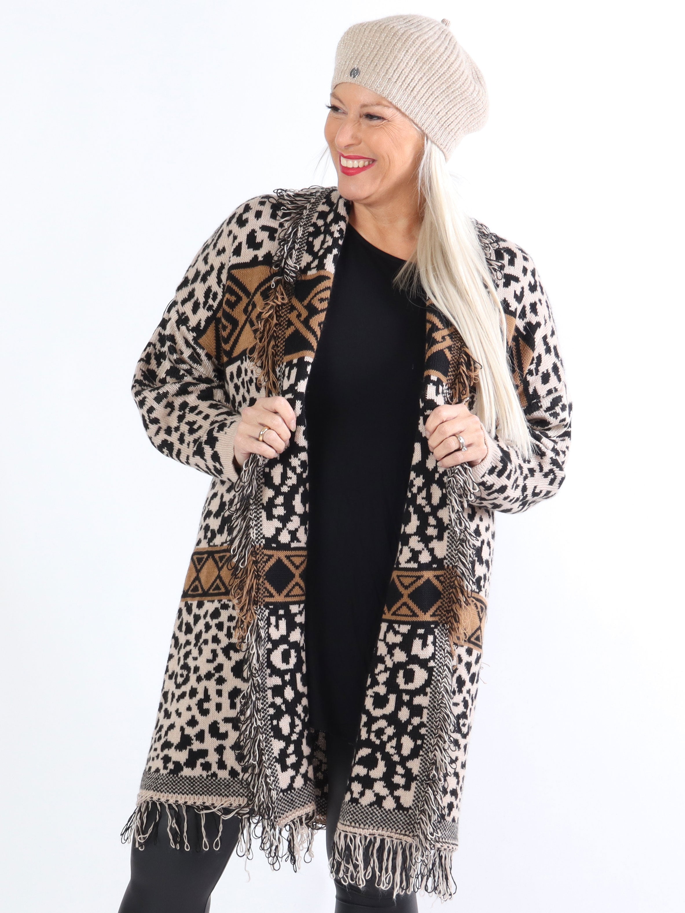Hadia - Plus size stickad kofta med leopardmönster - Beige